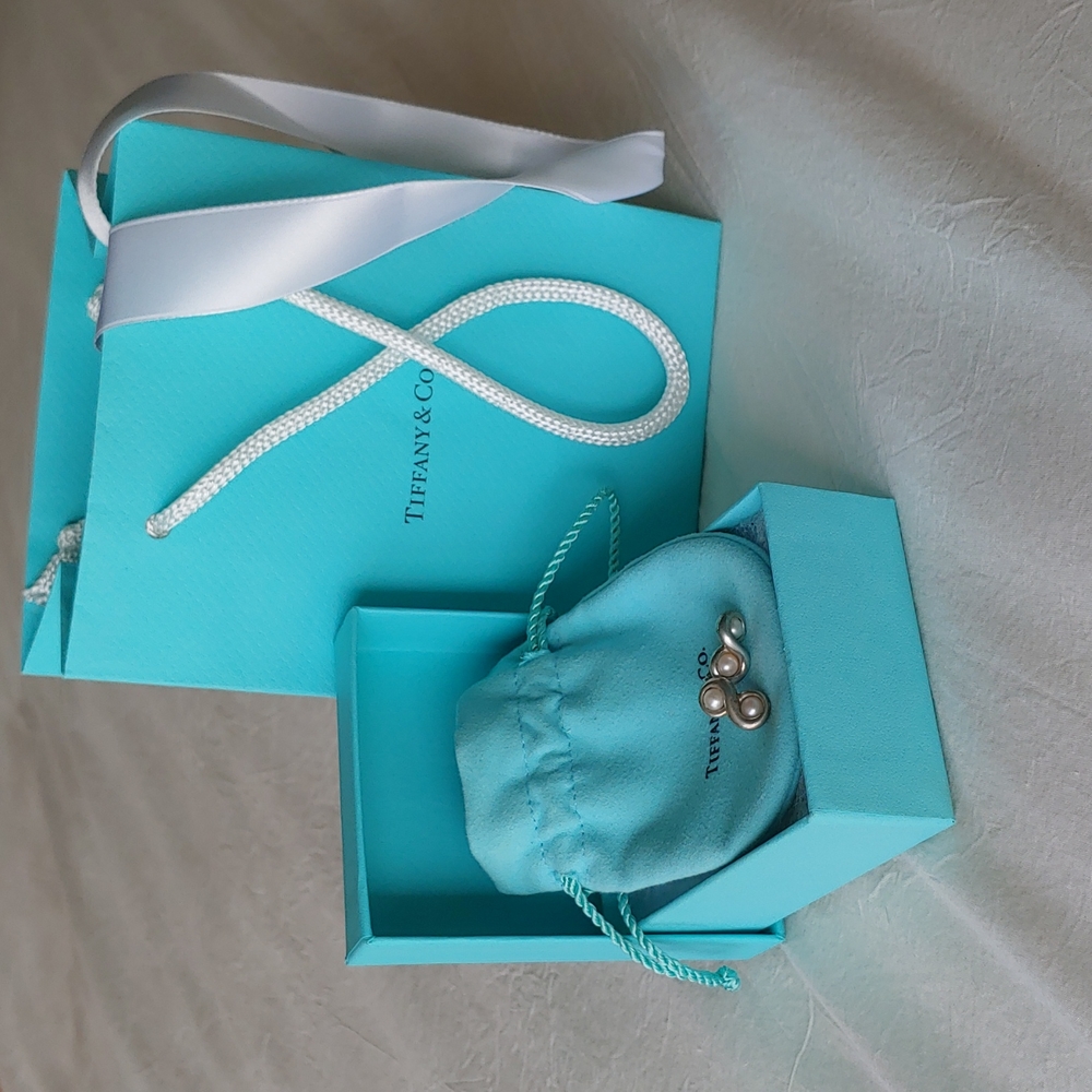 Tiffany Pearl infinity earrings